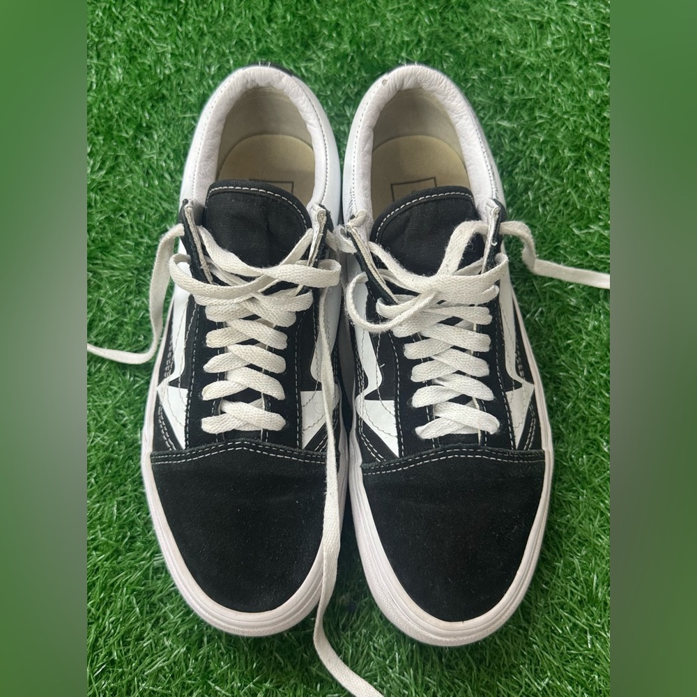 Vans Unisex‎ Black and White Sneakers Size M-7.5 W-9.0